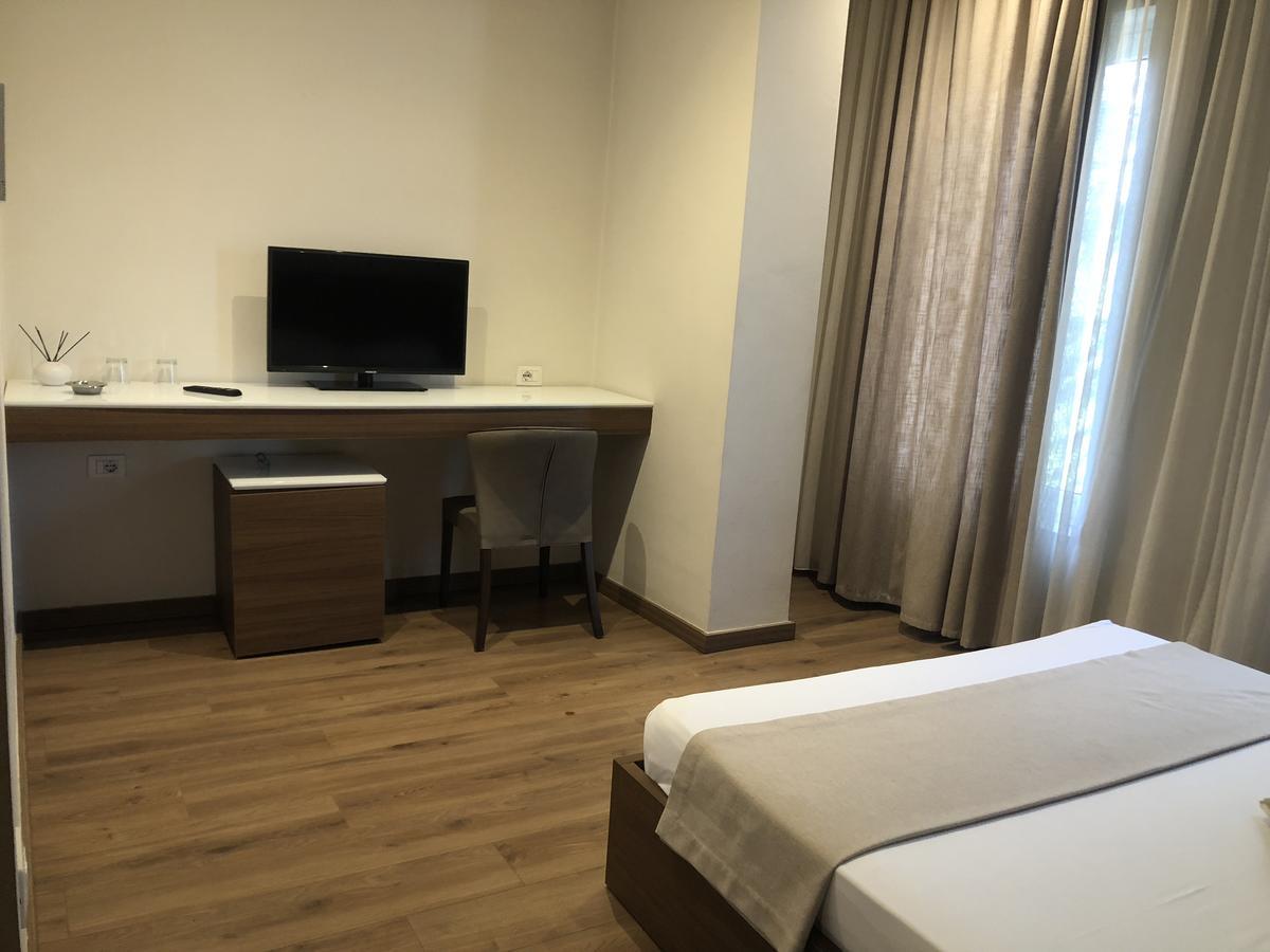 Soleo Hotel Tirana Bagian luar foto
